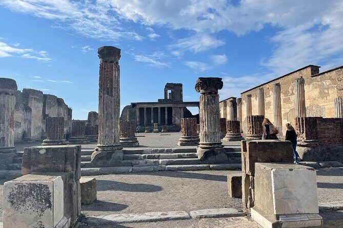 Pompeii Express: 1-Hour Guided Tour - Getting to the group: start at Ristorante Bar Sgambati