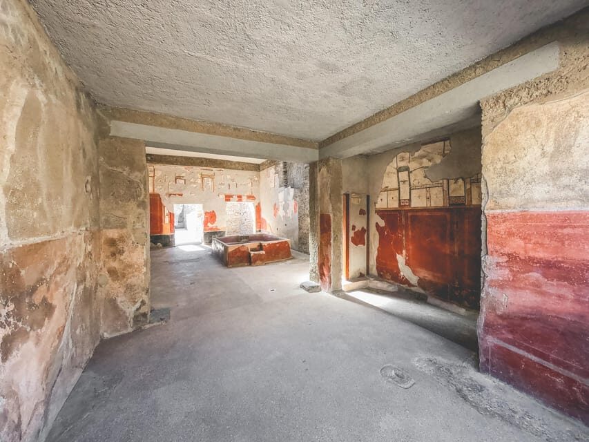 Pompeii: Guided Day Trip to Ruins and 2 Wineries Visits - Lunch that changes the whole tone of the day