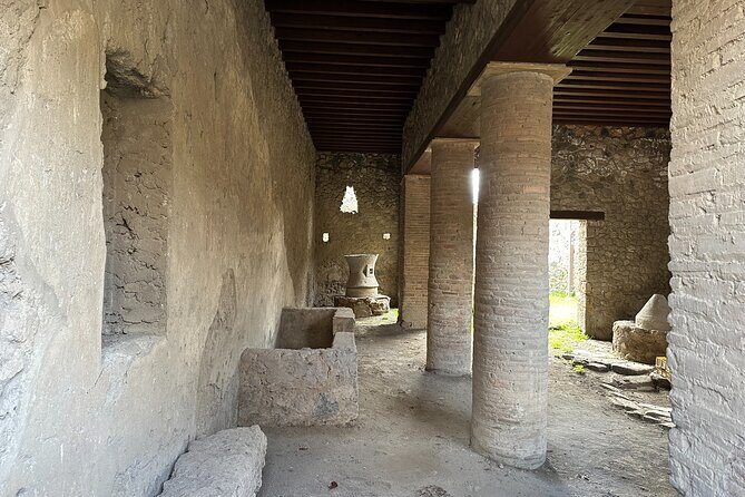 Pompeii Guided Tour from Naples with Transport and Entrance Included - The small group effect: fewer waiting moments, more questions