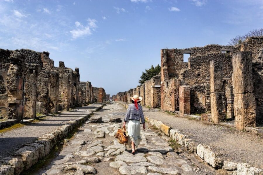 Pompeii Guided Tour with Archaeologist - The 79 A.D. eruption story: Vesuvius explained in a human way