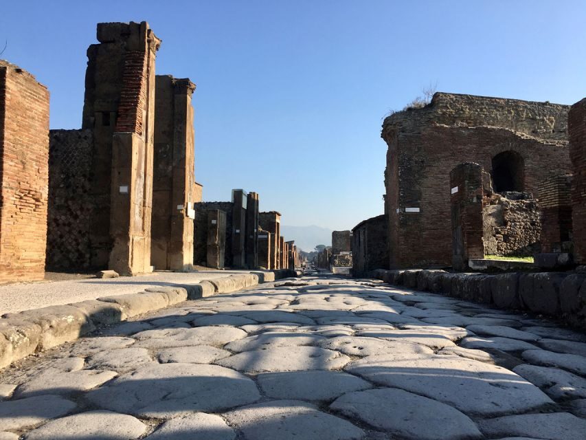 Pompeii: Guided Tour with Archaeologist with max. 12 People - Pompeii with an archaeologist: what makes Benedetto’s approach different