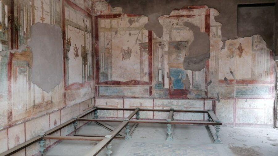 Pompeii: Guided Tour with Archaeologist with max. 12 People - Walk with shops and Roman street life: why the streets matter
