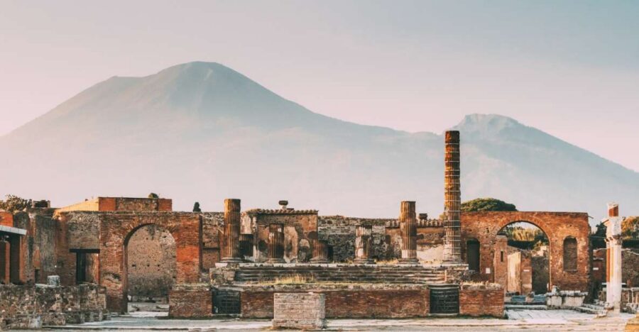 Pompeii Guided Tour with Archeologist - Your archaeologist guide and how the story stays clear