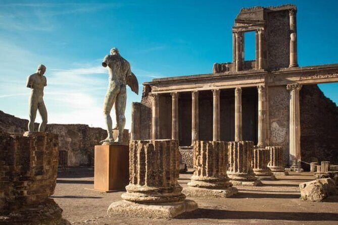 Pompeii Guided Tour with Train Included from Rome - Getting to Pompeii and meeting your guide at Hotel Vittoria