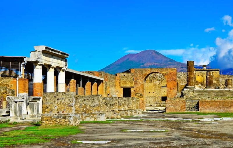 Pompeii & Herculaneum Tour with an archeologist - Pompeii on Foot: Reading the Streets Like a City