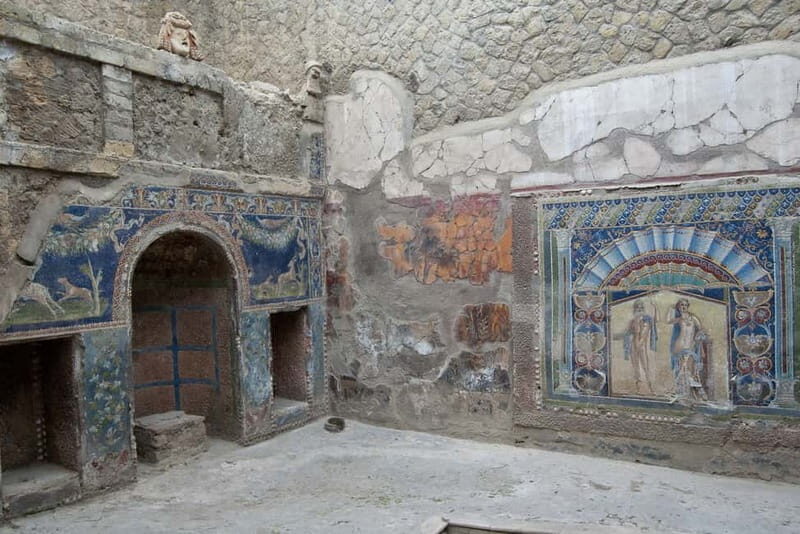 Pompeii & Herculaneum Tour with an archeologist - Why the Vesuvius Impact Looks Different in Each City