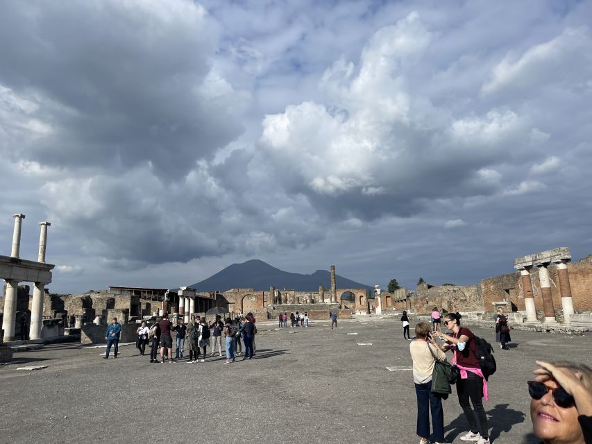 Pompeii: Highlights Guided Walking Tour - How the guide keeps the hour “worth it”