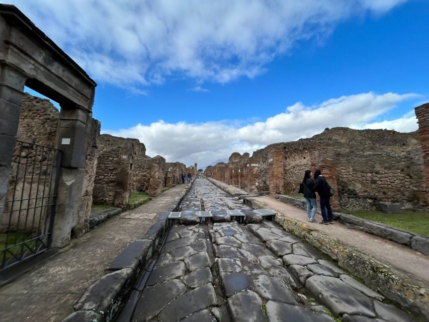 Pompeii in 2h and 30mnt: walk with local guide - Practical planning: timing, shoes, and how to prepare