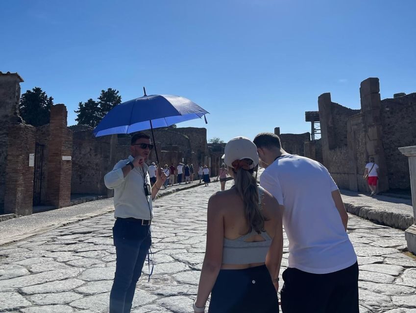 Pompeii in 2h and 30mnt: walk with local guide - Small-group size (max 10) is the hidden advantage
