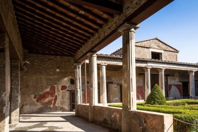 Pompeii & Mt.Vesuvius Day Tour from Naples with Pizza Lunch - The Pompeii Walk vs. Real-World Crowds