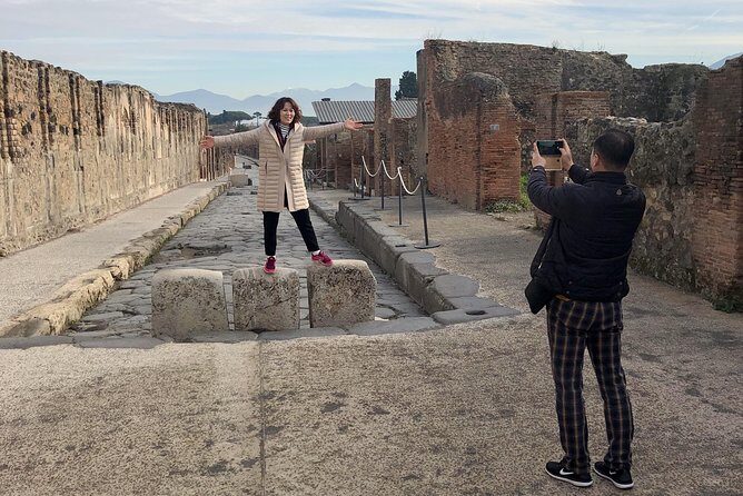 Pompeii New Discoveries Private Guided Tour - Language and Q&A: Why Private Helps at a Complex Site
