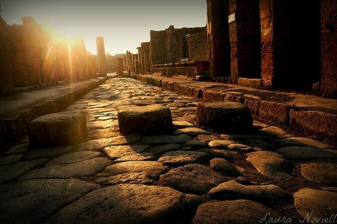 Pompeii private small group tour - 4 hours including transfers - Pompeii in about two hours: how the highlights fit together