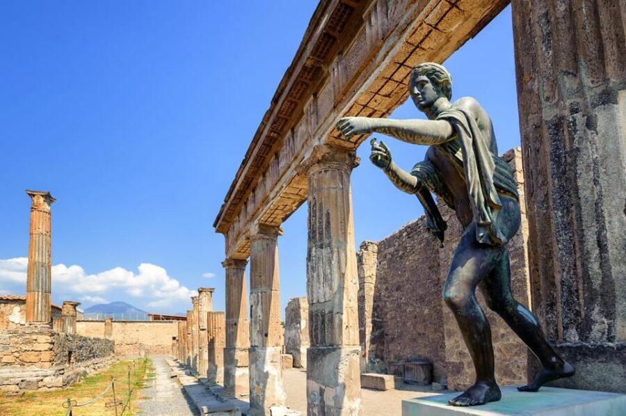 Pompeii Private Tour for Kids and Their Families - Meeting outside Coffee Shop Vittoria: how to avoid stress on arrival