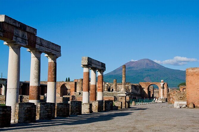 Pompeii private tour with expert guide in archaeology - Main streets, taverns, and shops: the city you can almost hear