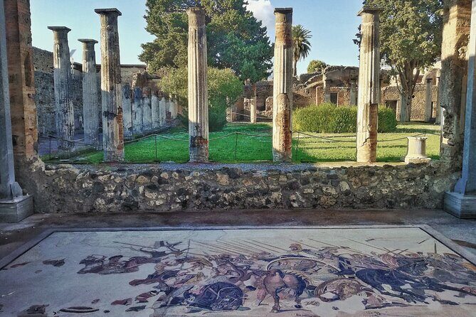 Pompeii Private Walking Tour with Expert and Authorized Guide - Meeting at Via Villa dei Misteri: how to start smoothly