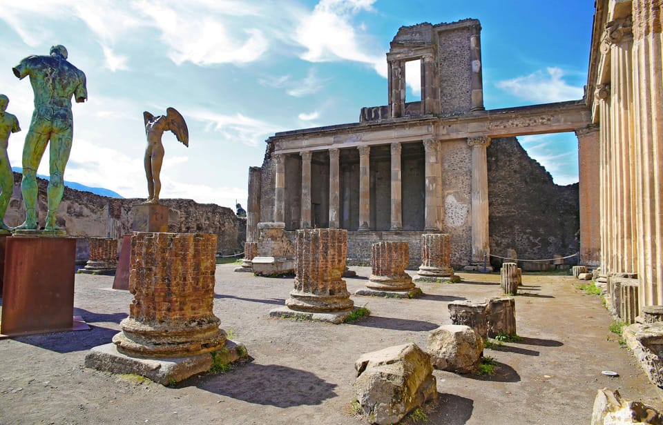 Pompeii: Skip-the-Line Entry & Audioguide - Streets, water, and everyday life: aqueducts, fountains, baths, homes