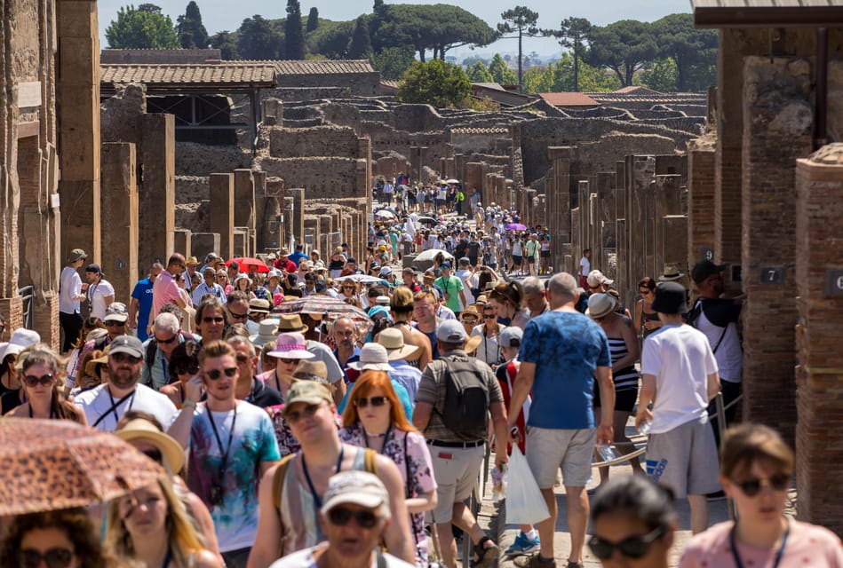 Pompeii: Skip-the-Line Entry & Audioguide - Frescoes and Roman details: how to spot what matters