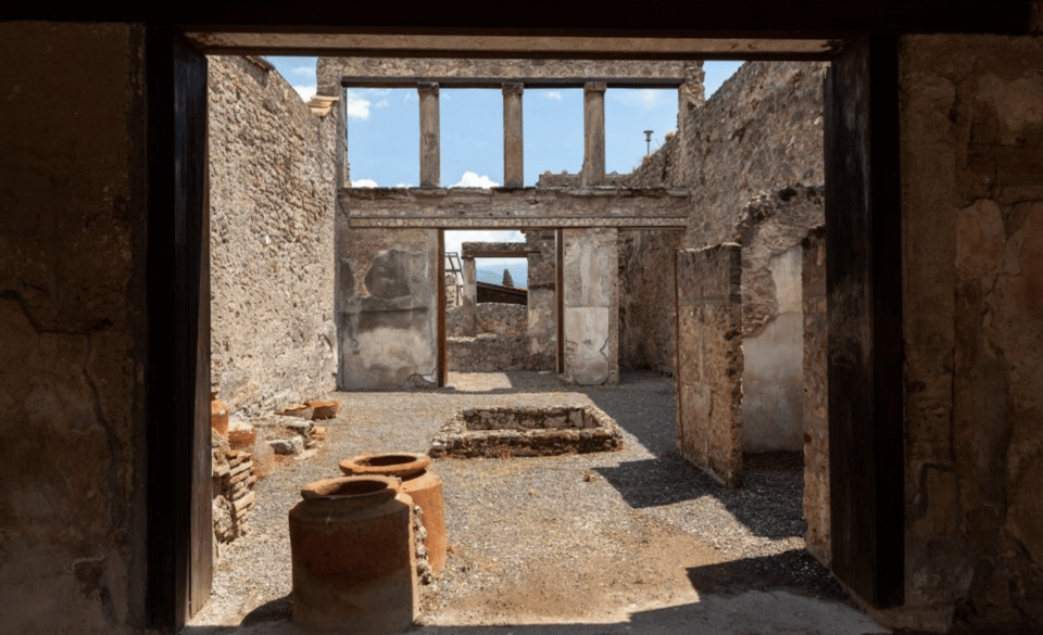 Pompeii: Skip-the-Line Entry Ticket with Audio Guide or Tour - Getting In Fast at Piazza Esedra (Vox City Pickup)