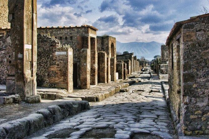 Pompeii: Skip-the-Line Entry Ticket with Digital Audio Guide - Skip-the-line entry and what that means at Pompeii