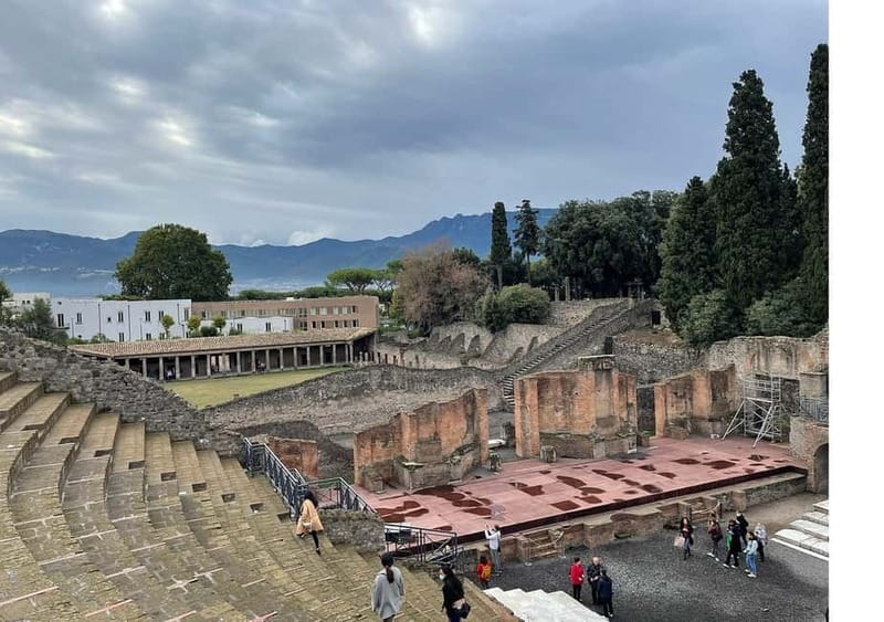 Pompeii: Skip-the-Line Private Tour with Archaeologist Guide - Domus mosaics and frescoes: seeing household beauty and taste