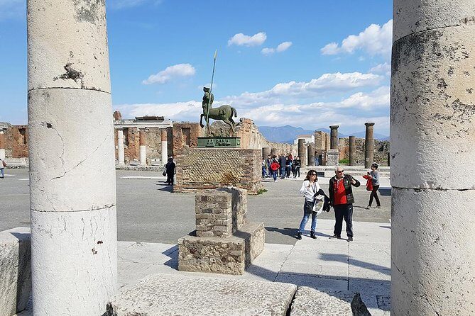 Pompeii Skip-the-Line Tour for Kids & Families with Archaelogist - Stop 5: Casa del Menandro and why one house can teach a lot