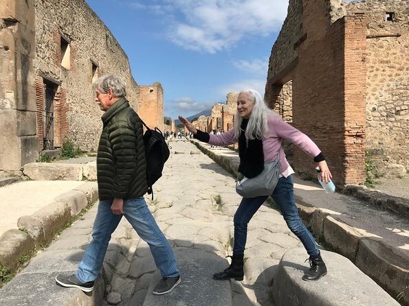 Pompeii Small Group Tour - Tickets Included - Entering Pompeii with a plan, not a maze