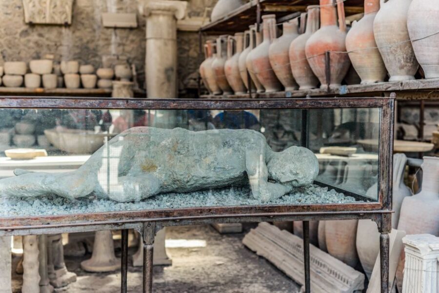 Pompeii: Small Group Tour with an Archaeologist - Why an archaeologist guide changes everything at Pompeii