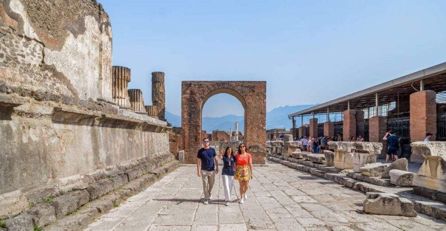 Pompeii: Small Group Tour with an Archaeologist - Entering through Porta Marina Superiore: get your bearings early