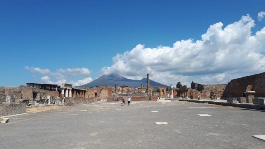 Pompeii Sunset tour for small group - Photo stops and the art of leaving the busiest spot