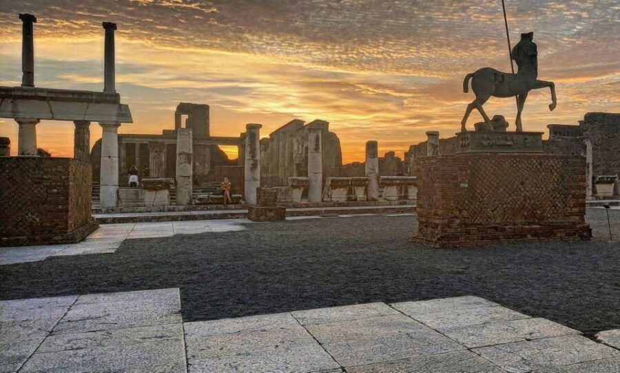 Pompeii Sunset tour for small group - Meeting near Parking Zeus and getting into the ruins smoothly