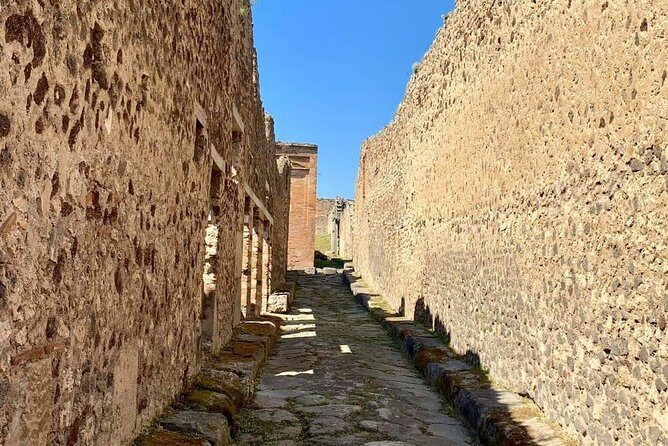 Pompeii the Buried city - Guides Make or Break Pompeii