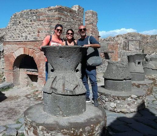 Pompeii Tour from Naples: Skip-the-Line Entry + Guided Visit - Skip-the-line through Porta Marina: your time gets used better