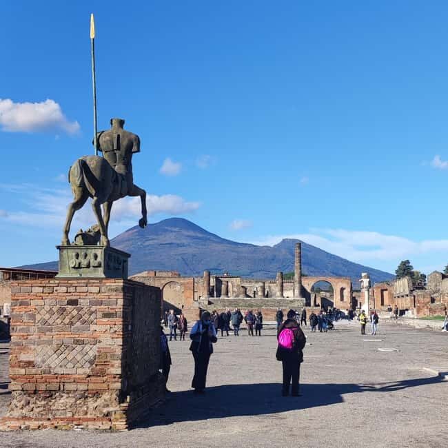 Pompeii Tour with Archaeological Expert and Lunch - Where this Pompeii tour shines: an expert route in 2 hours