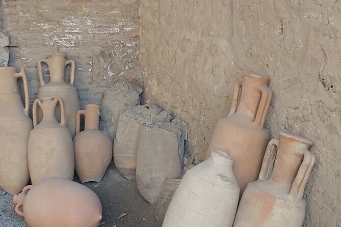 Pompeii tour with archaeologist - Stop 2: Granai del Foro and the plaster casts that linger