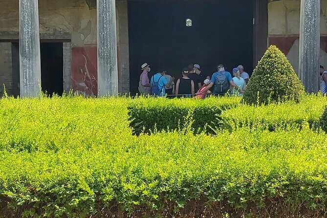 Pompeii tour with archaeologist - Stop 4: Temple of Apollo and the clues in original finds
