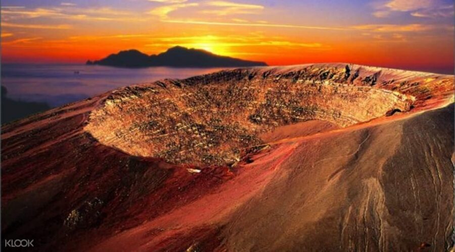 Pompeii: Vesuvius at Sunset - The Vesuvius arrival: from parking altitude to the crater walk