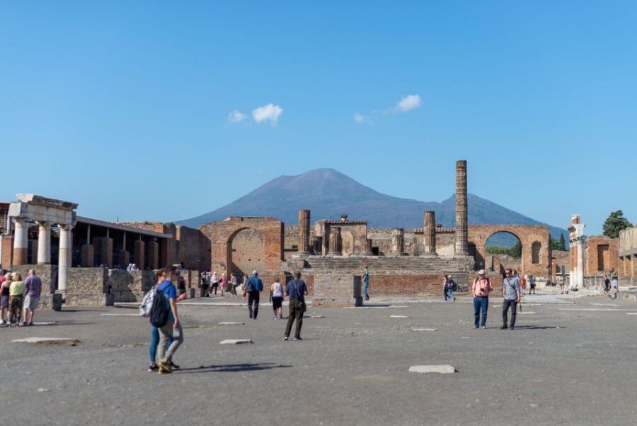 Pompeii & Virtual Museum Private 2-in-1 Kid's Tour - Kid gadgets and a family-friendly wrap-up