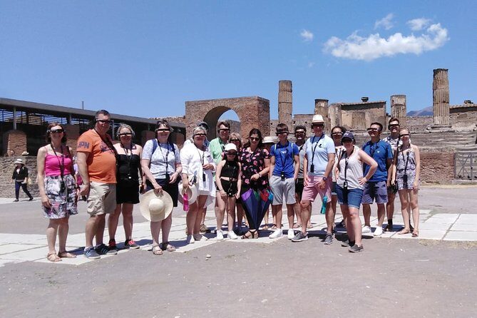 Pompeii: walking tour with 3D glasses and with entrance ticket - The AR stops you should pay attention to (including the House of the Vettii)