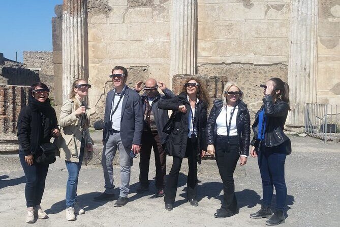 Pompeii: walking tour with 3D glasses and with entrance ticket - Small group size: why max 15 helps (and why it can still get tricky)