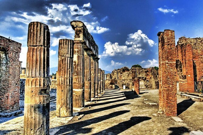 Pompeii Walking Tour with a licensed Guide - Two hours in Pompeii: what you’ll actually cover on the walk