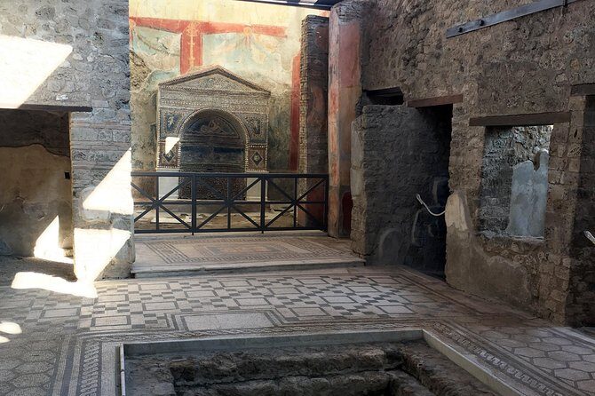 Pompeii with an archaeologist, small group!!! - Houses, street shops, and the Roman city plan you’ll remember