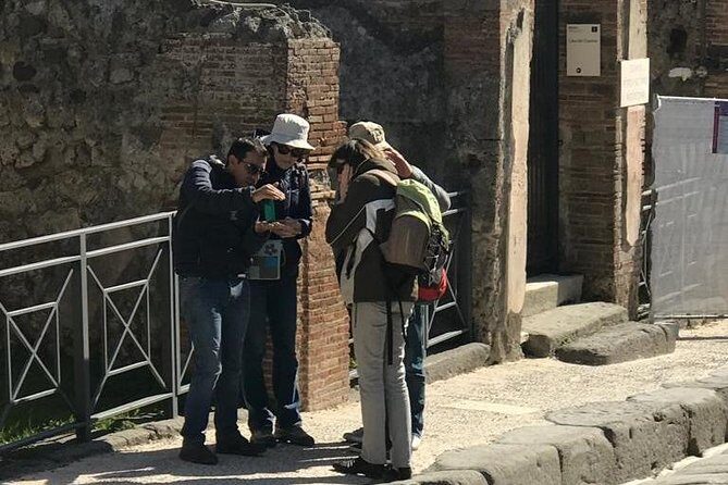 Pompeii with an archaeologist, the original!!! - Baths, theater, and the lupanary: the social city under your feet