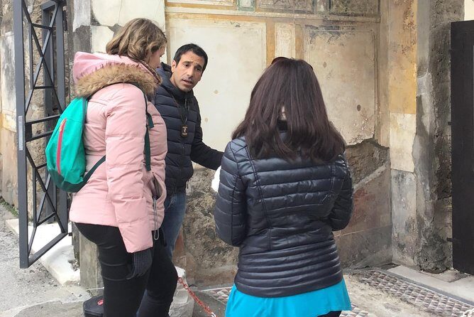 Pompeii with an archaeologist, the original!!! - Houses and shops: learning to read daily life in stone