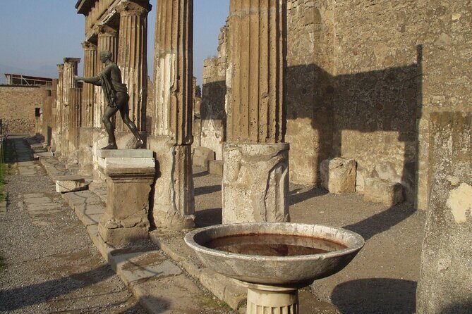 Pompeii with Wine Tasting and Lunch from Naples - Wine tasting and lunch at the winery: a full meal with multiple pours