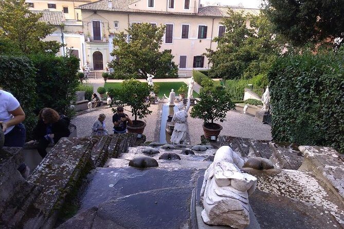 Prince for a day, Colonna Palace complete tour, package price - The Guide and Headsets: How You Actually Hear the Story