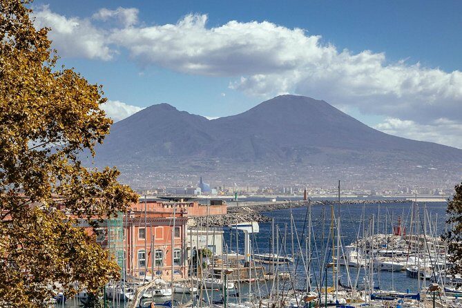 Private City Kickstart Tour: Naples - Quartieri Spagnoli: Street Life with an Unusual 16th-Century Story