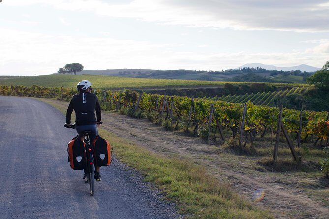 PRIVATE Civita di Bagnoregio and Orvieto Wine Tasting -Ebike tour - Orvieto Streets, the Duomo, and the Lift Ticket Included