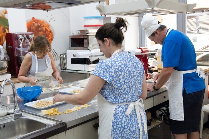 Private Cooking Classes in Rome! - Tomato sauce from scratch: simple ingredients, serious technique