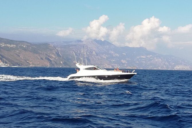 Private Cruise from Naples to Capri and Amalfi Coast - yacht 50' - Meeting in Naples and how the day starts (Megellina + captain control)