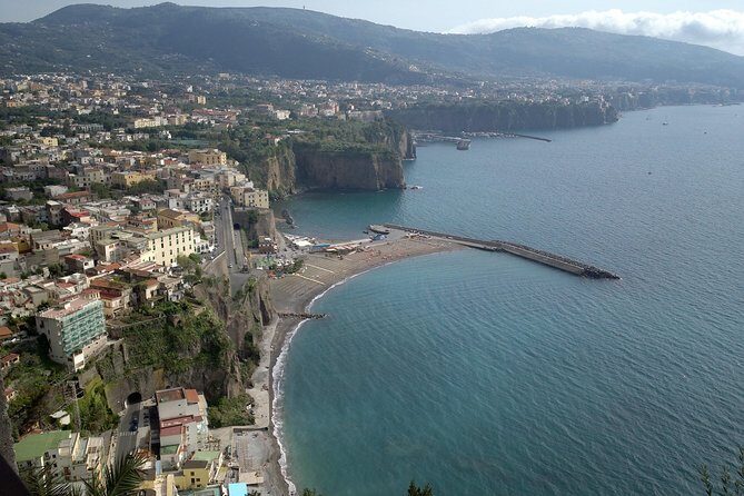 Private daytour medieval castles from Civitavecchia port - Castello dellAbbadia: 12th-century castle near a Roman bridge